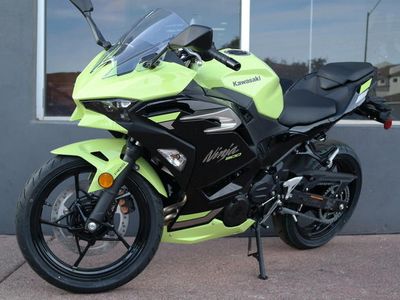 2026 Kawasaki Ninja 500 ABS Metallic Yellowish Green/Ebony - Photo 2