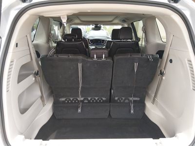 2023 Chrysler Pacifica — photo 11 view