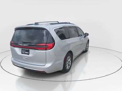 2023 Chrysler Pacifica — photo 7 view