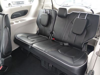 2023 Chrysler Pacifica — photo 17 view