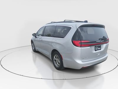 2023 Chrysler Pacifica — detail view