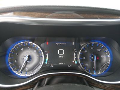2023 Chrysler Pacifica — photo 14 view