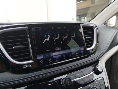2023 Chrysler Pacifica — photo 18 view