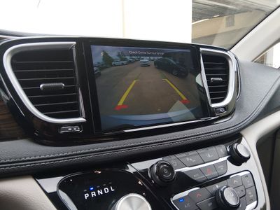 2023 Chrysler Pacifica — photo 16 view