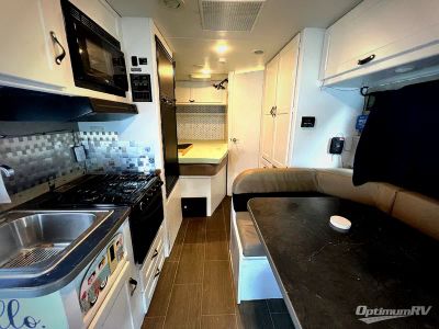 2018 Winnebago Minnie — photo 19 view