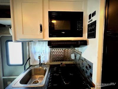 2018 Winnebago Minnie — photo 11 view