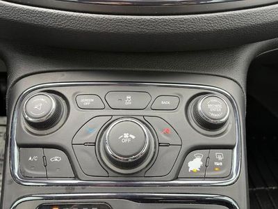 2016 Chrysler 200 - Photo 7