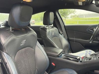 2016 Chrysler 200 - Photo 22