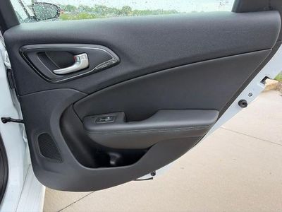 2016 Chrysler 200 - Photo 25