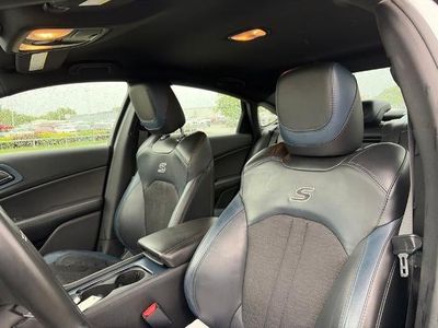 2016 Chrysler 200 - Photo 43