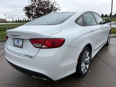 2016 Chrysler 200 - Photo 13