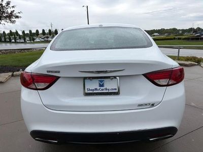 2016 Chrysler 200 - Photo 12
