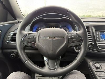 2016 Chrysler 200 - Photo 16