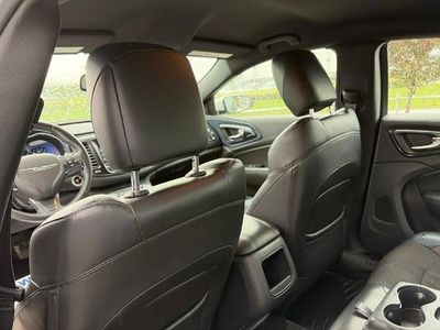 2016 Chrysler 200 - Photo 37