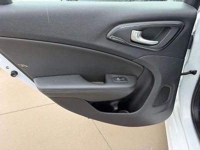 2016 Chrysler 200 - Photo 33