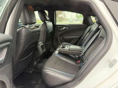 2016 Chrysler 200 - Photo 34
