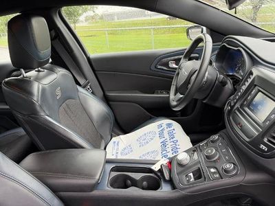 2016 Chrysler 200 - Photo 24