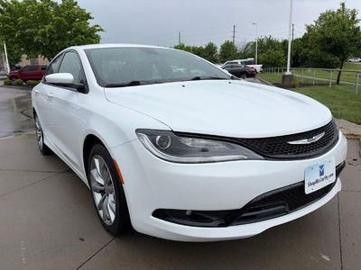 2016 Chrysler 200 - Photo 2