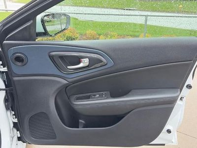 2016 Chrysler 200 - Photo 20