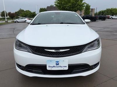 2016 Chrysler 200 - Photo 3