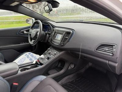 2016 Chrysler 200 - Photo 23