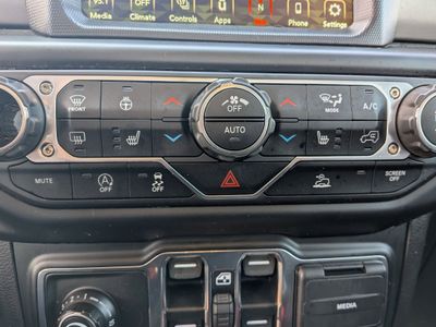 2022 Jeep Gladiator - Photo 19