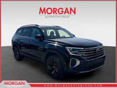 2026 Volkswagen Atlas 2.0T SE w/Technology in Black — front three-quarter view