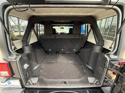 2016 Jeep Wrangler — photo 31 view
