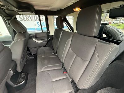 2016 Jeep Wrangler — photo 27 view