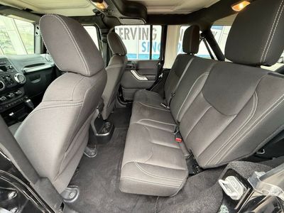 2016 Jeep Wrangler — photo 8 view