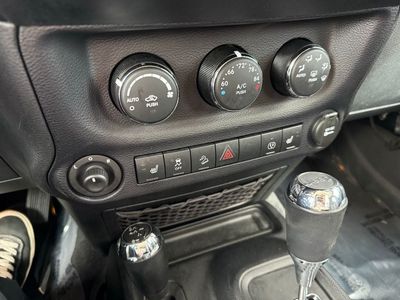 2016 Jeep Wrangler — photo 23 view