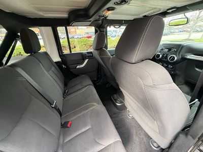 2016 Jeep Wrangler — photo 34 view