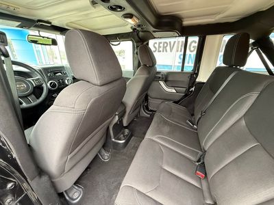 2016 Jeep Wrangler — photo 26 view