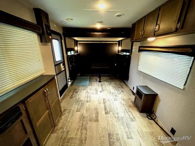 2018 Dutchmen Rubicon — interior view