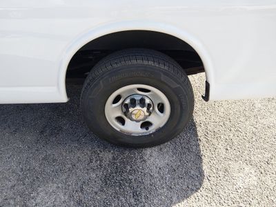 2024 Chevrolet Express Passenger - Photo 10