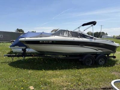 2002 Sea Ray 200 BR IO — front three-quarter view