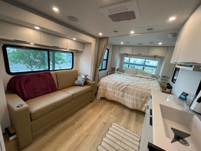 2026 Winnebago Thrive - Photo 7