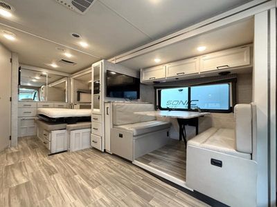 2021 Thor Motor Coach Vegas - Photo 3