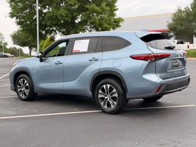 2022 Toyota Highlander - Photo 12