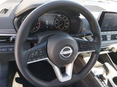 2025 Nissan Altima - Photo 12