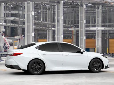 2026 Toyota Camry - Photo 13