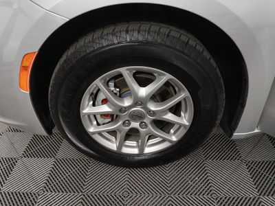 2024 Chrysler Pacifica — photo 10 view
