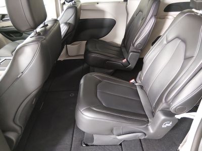 2024 Chrysler Pacifica — photo 21 view