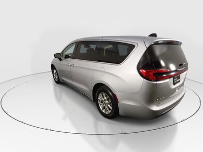 2024 Chrysler Pacifica — detail view