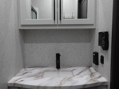 2025 Crossroads RV Hampton - Photo 15