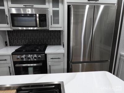 2025 Crossroads RV Hampton - Photo 8