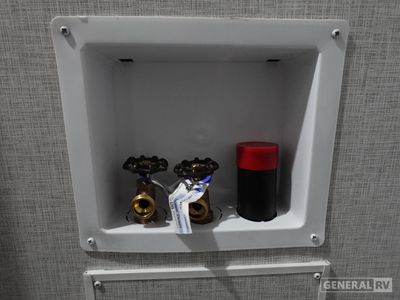 2025 Crossroads RV Hampton - Photo 14