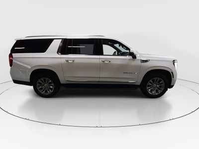 2025 GMC Yukon XL - Photo 8