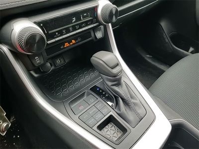 2025 Toyota RAV4 - Photo 18