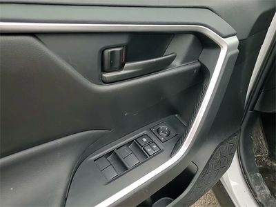 2025 Toyota RAV4 - Photo 10